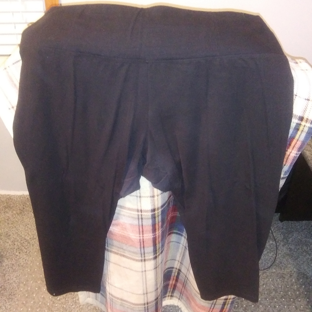 Dressbarn capri leggings